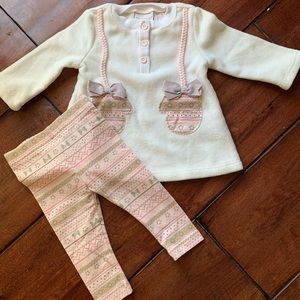 Savannah 2 piece baby outfit.